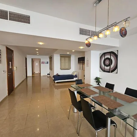 Front Sea View 3 Bdr Huge Parking - S-5 Σλιέμα